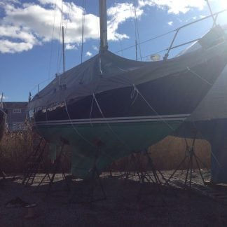 Camper and Nicholson 35 - Winter Cover