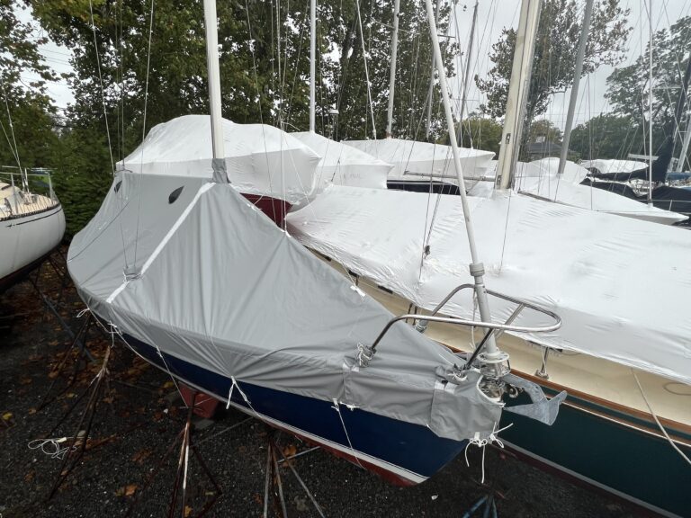 Harbor 25 - Boom Tent Winter Cover
